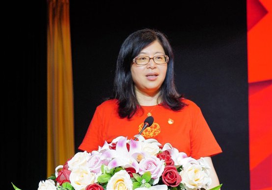 校(xiào)長(cháng)宣布開(kāi)始